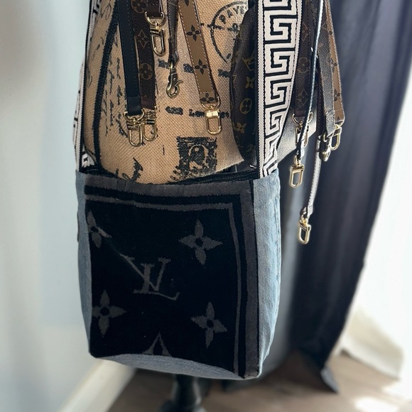 Salvage Sacs Greek Key crossbody (new) - Picture 5 of 5